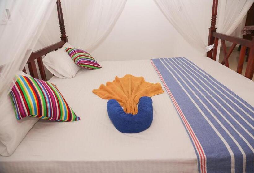 اتاق استاندارد با چشم‌انداز باغ, Tithira Guest House