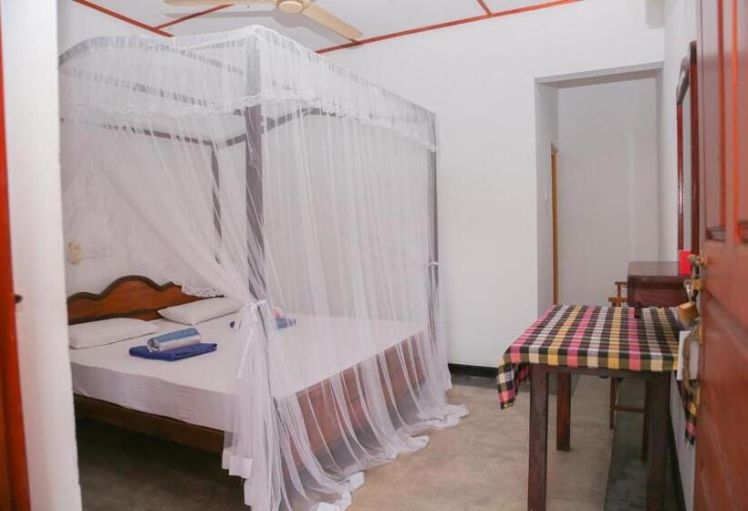 اتاق استاندارد, Tithira Guest House