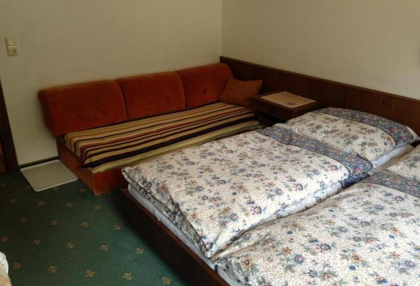 Трехместный Номер Стандарт с Балконом, Haus Tenk