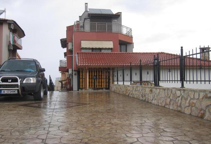 סטודיו סטנדרטי עם נוף לים ומרפסת, Neli Sea Villa