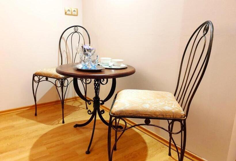 Люкс с Балконом, Penzion A Restauracia Toldi