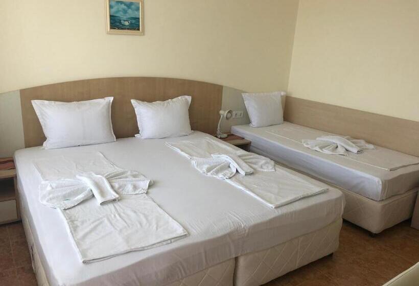 Номер Стандарт Трехместный, Borko Guest House