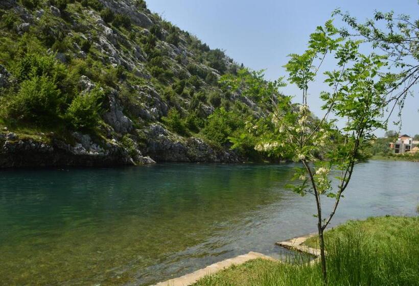 آپارتمان 1 خوابه با تراس, Villa Bašić