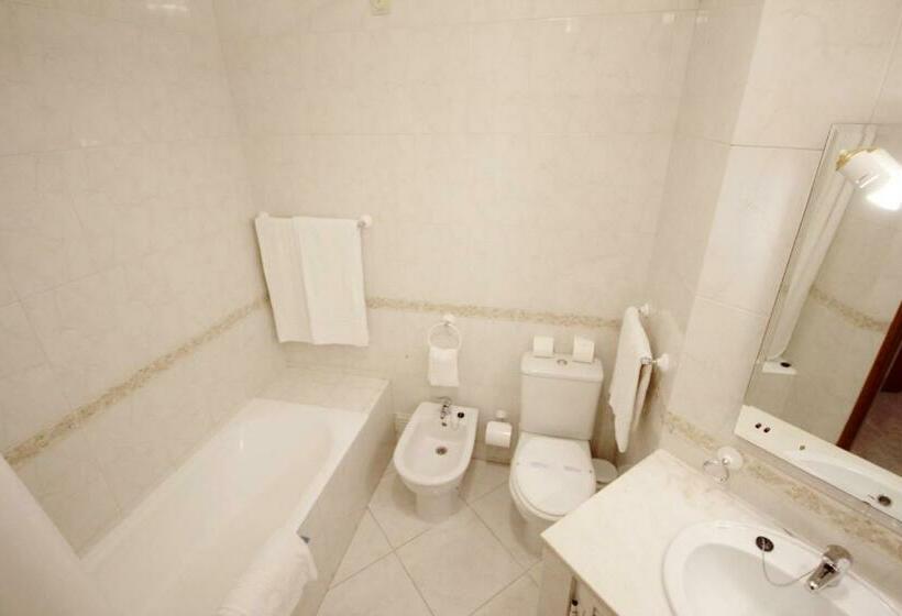 Трехместный Номер Стандарт с Балконом, Hospedaria Buganvilia Alvor