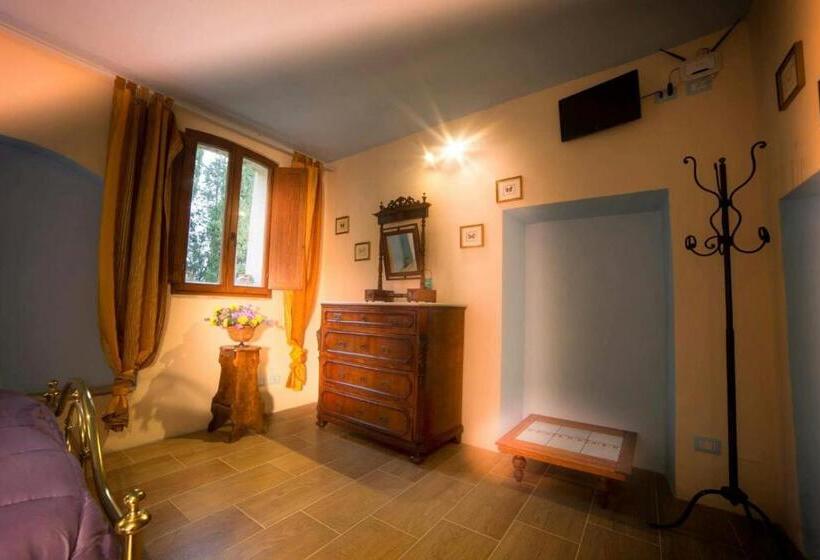 اتاق استاندارد سه نفره, Agriturismo La Torre Di Monsindoli