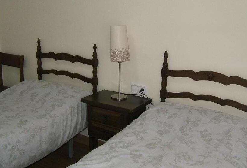 Номер Стандарт, Hostal L'esquella