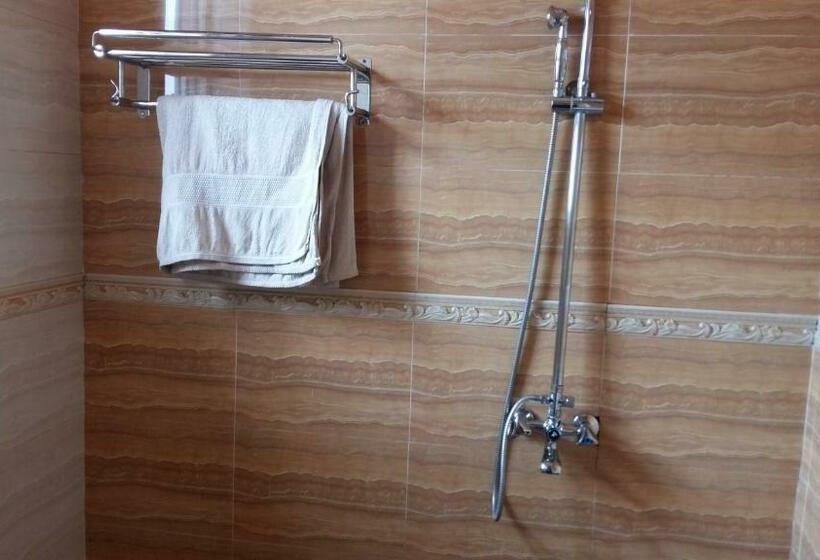 اتاق اکونومی, Smith Executive Motel Kampala