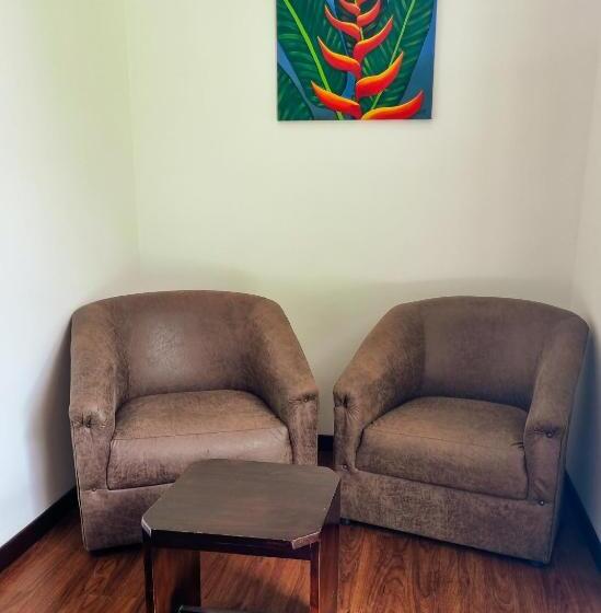 חדר סטנדרט עם מרפסת, Burbi Lake Lodge Monteverde