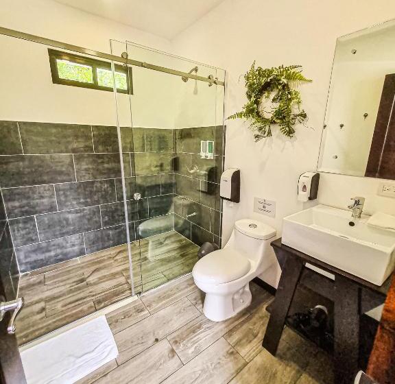 חדר משפחתי נוף להרים, Burbi Lake Lodge Monteverde