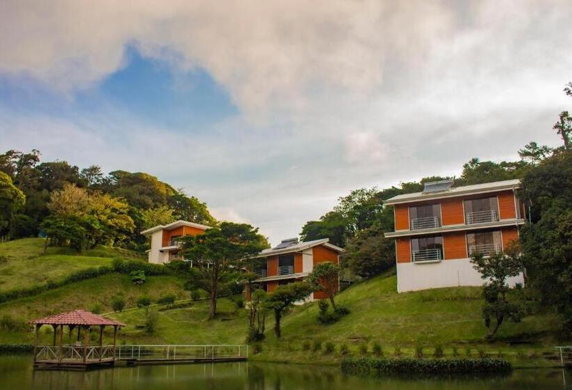 חדר סטנדרט עם מרפסת, Burbi Lake Lodge Monteverde