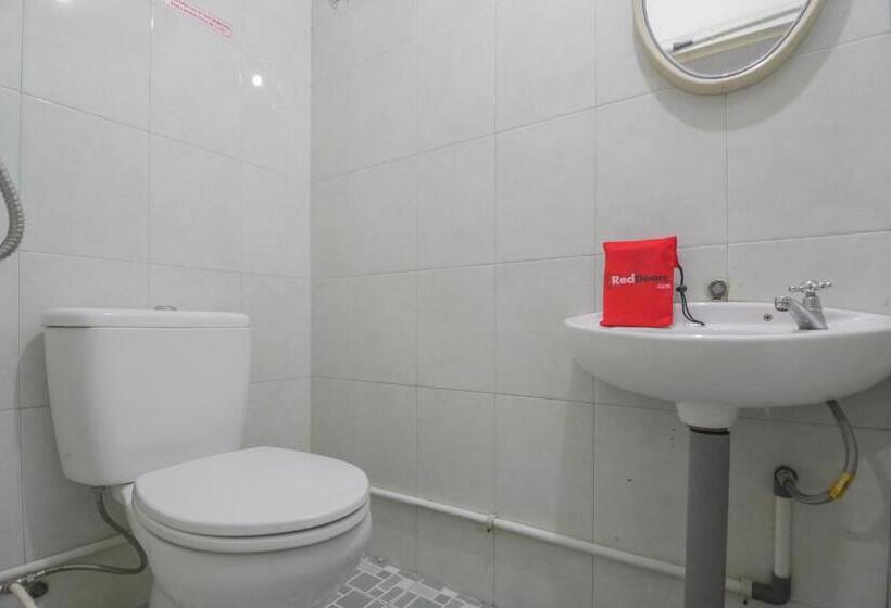 Номер Deluxe, Reddoorz Near Gajah Mada Pontianak