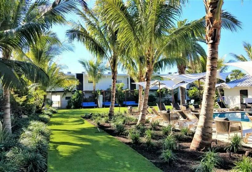 מיטת קינג בסוויטה, Bali Hai Beachfront Resort And Spa