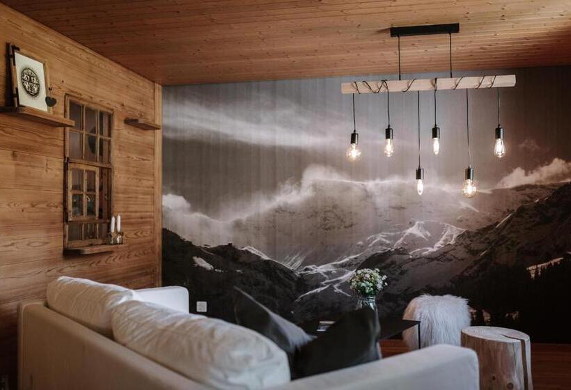 标准三人间, Wildstrubel Lodge