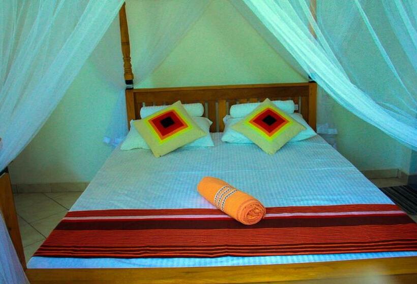 اتاق لوکس, Thusitha S Nest