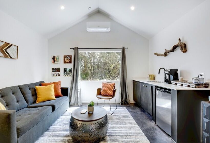 Хижина, Lucky Arrow Retreat  Dripping Springs