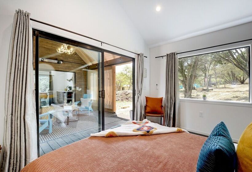 Хижина, Lucky Arrow Retreat  Dripping Springs