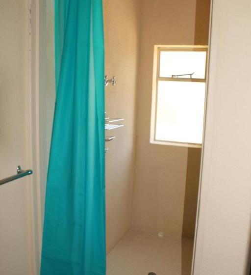 家庭间, Pyramids Motel