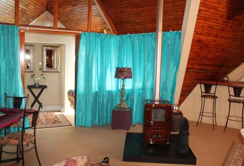 家庭间, Pyramids Motel