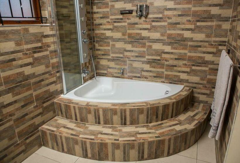 Suite Deluxe, Dyna Guest House