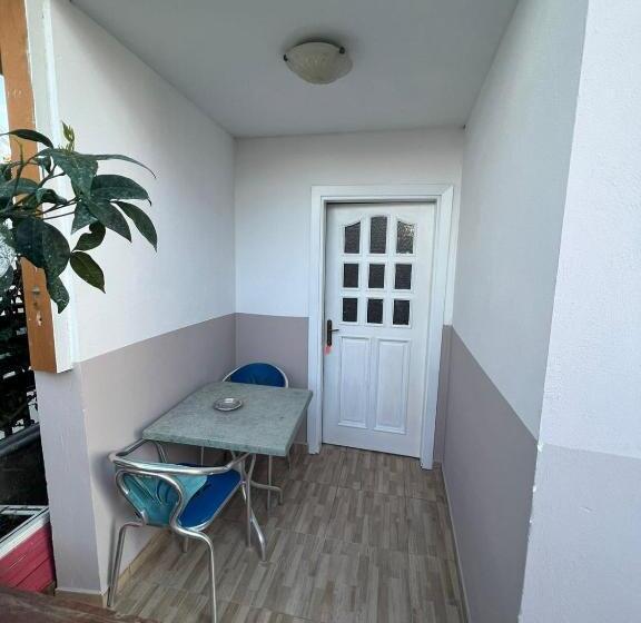 이코노미 룸, Anel Suites