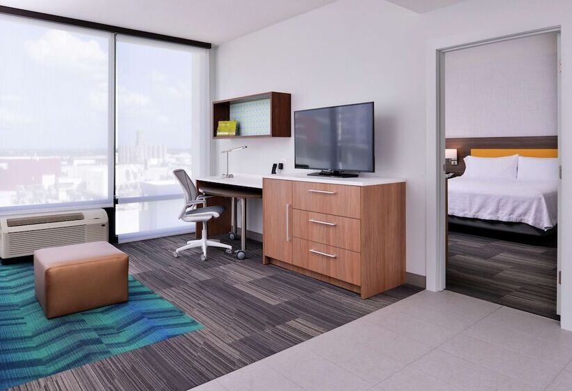 Люкс Кровать Кинг, Home2 Suites By Hilton Tampa Downtown Channel District