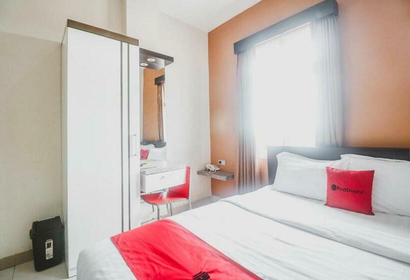 Номер Стандарт, Reddoorz Plus Near Universitas Negeri Makassar