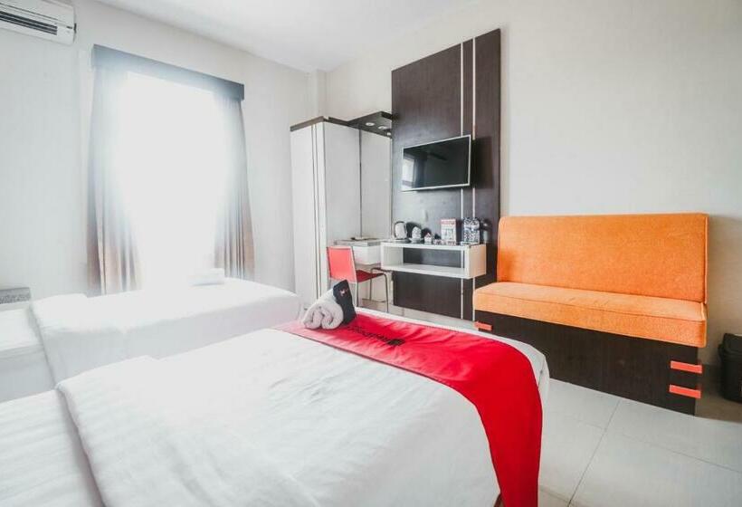 Номер Deluxe, Reddoorz Plus Near Universitas Negeri Makassar