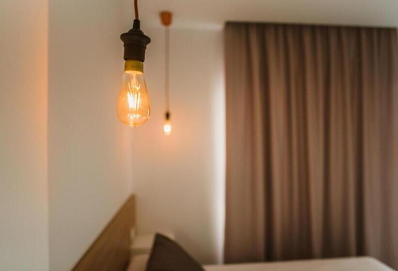 バルコニー付きスタンダードステューディオ, Apartamentos Zhr