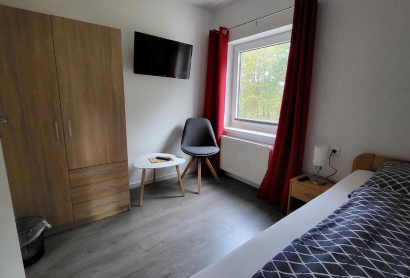 Дом 4 Спальни, Ullas Gästehaus