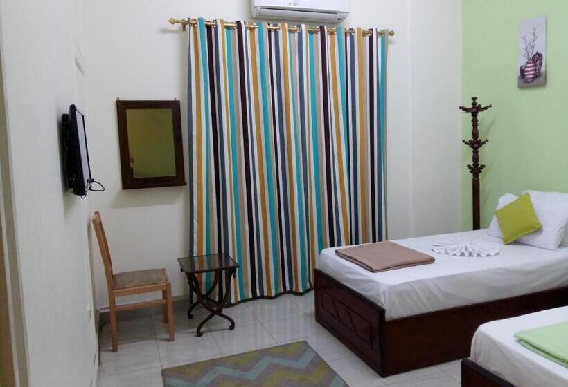 اتاق استاندارد با سرویس بهداشتی مشترک, Golden Star Hostel