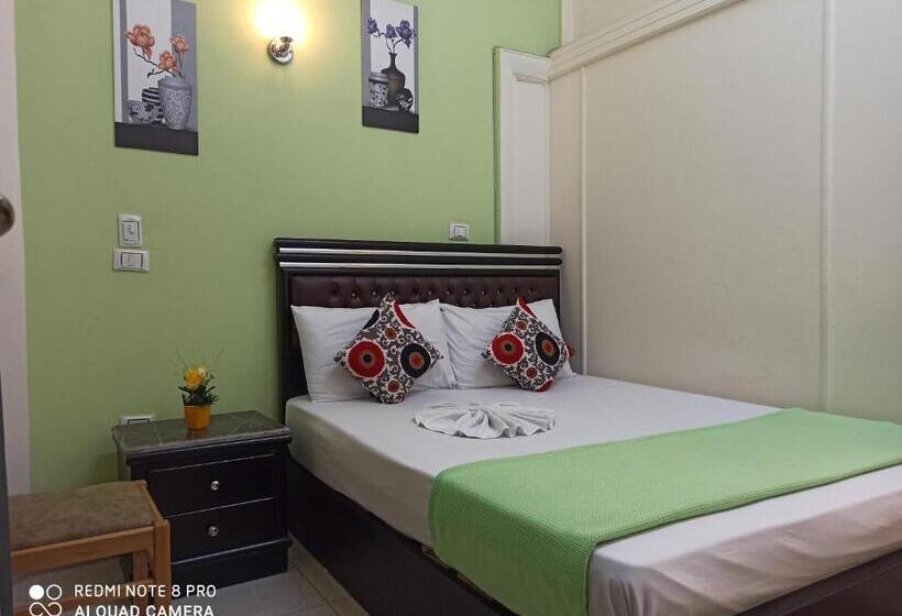 اتاق استاندارد یک نفره, Golden Star Hostel