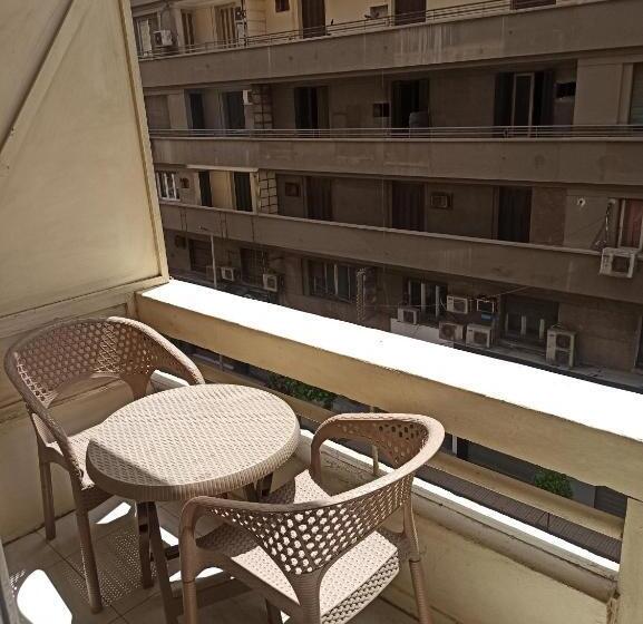 اتاق لوکس با بالکن, Golden Star Hostel