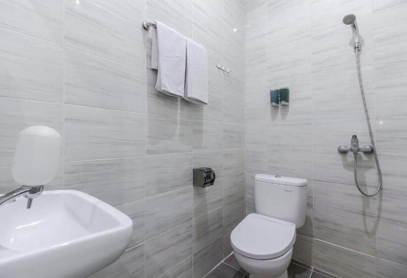 Номер Deluxe, Reddoorz Plus Near Galaxy Bekasi
