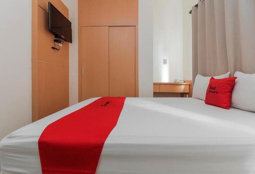 Номер Deluxe, Reddoorz Plus Near Galaxy Bekasi