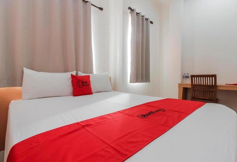 Номер Deluxe, Reddoorz Plus Near Galaxy Bekasi