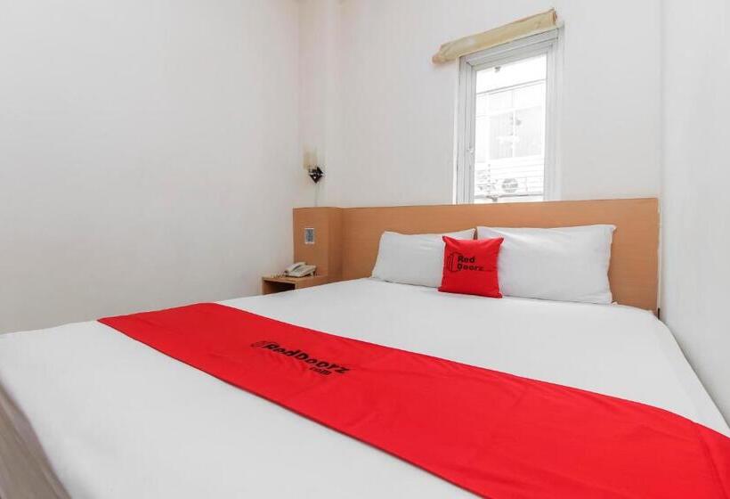 Номер Economy, Reddoorz Plus Near Galaxy Bekasi