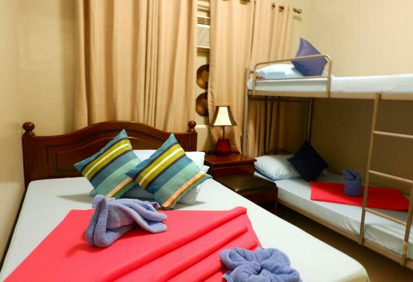 Номер Стандарт Трехместный, Connecting Flight Mactan Cebu Hostel