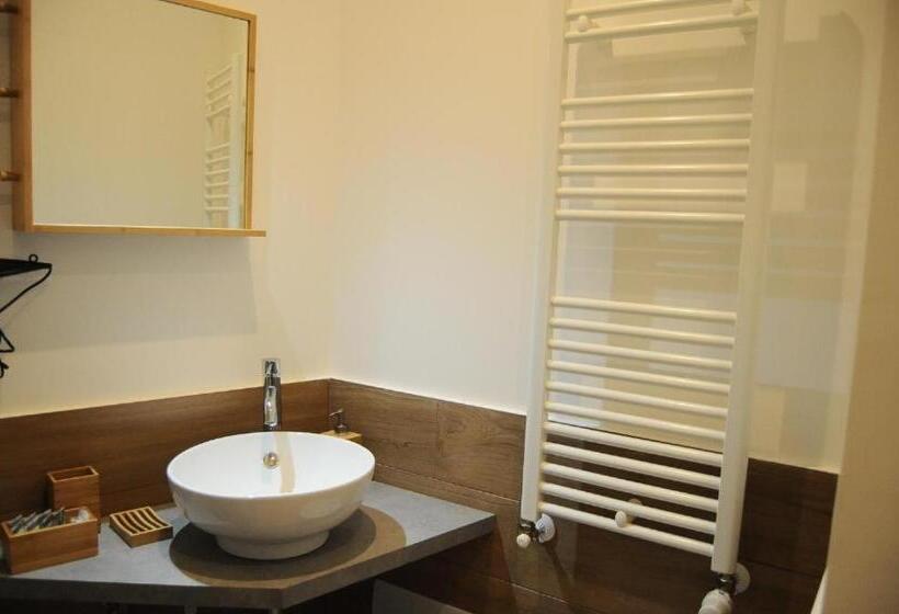 خانه 2 خوابه, The Corner 180 Suite