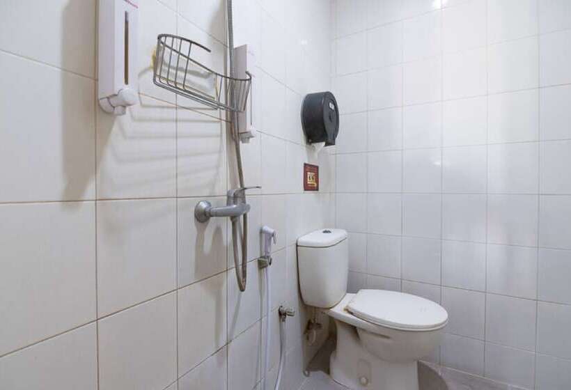 Номер Economy, Reddoorz @ Urip Sumoharjo