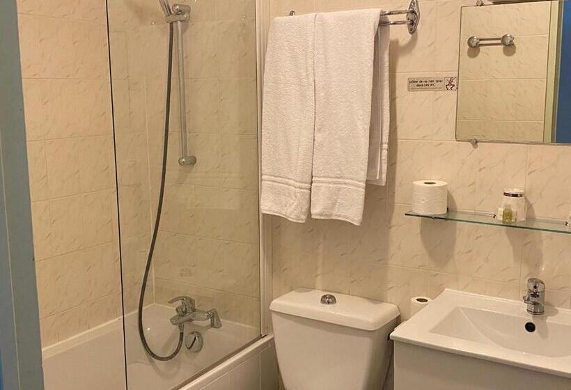 Номер Стандарт, Hôtel Les Trois Maures