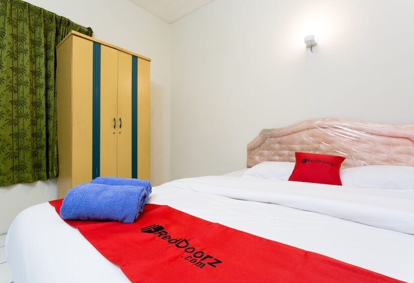 Номер Стандарт, Reddoorz @ Supratman Street