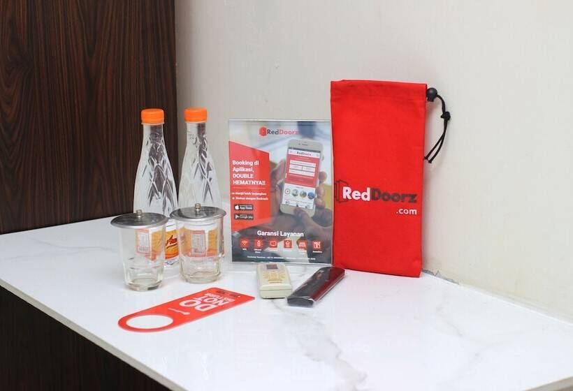 Номер Стандарт, Reddoorz @ Supratman Street