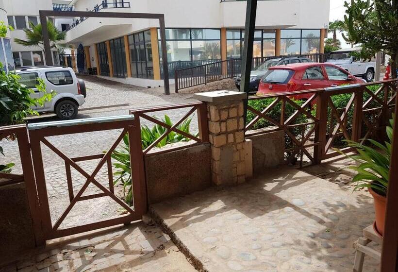 آپارتمان سوپریور 1 خوابه, Pensão Alcinda Bettencourt 100 Meters To The Beachfront