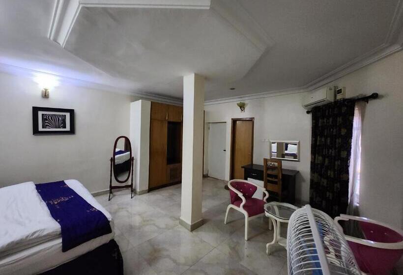 سوئیت با تخت بزرگ, Nue Crest Hotels & Suites