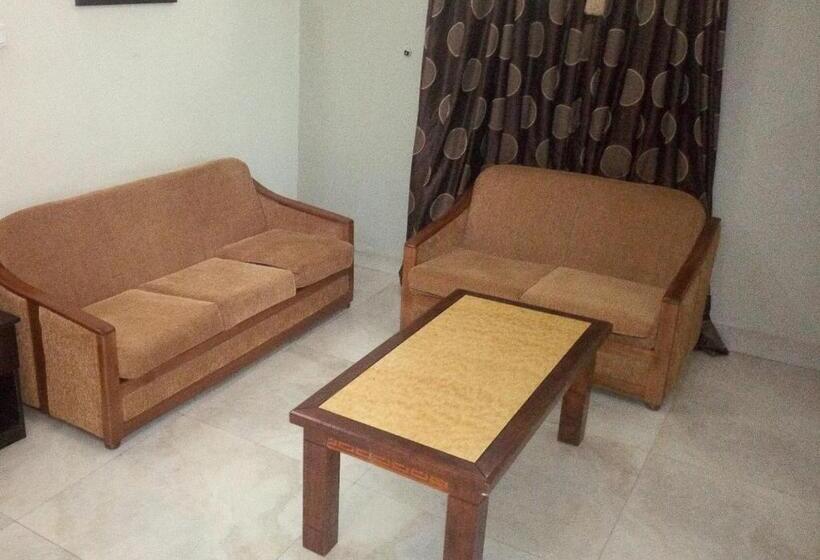 سوئیت با تخت بزرگ, Nue Crest Hotels & Suites