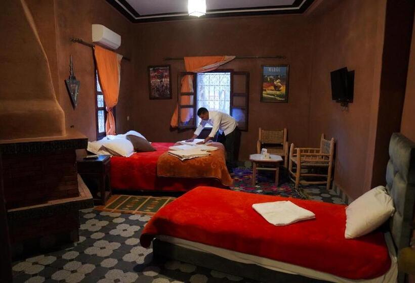 庭の見えるスタンダードトリプルルーム, Riad Malak
