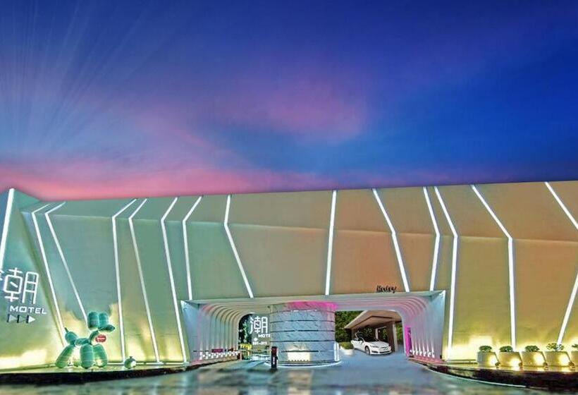 اتاق استاندارد سه نفره, Chao Motel