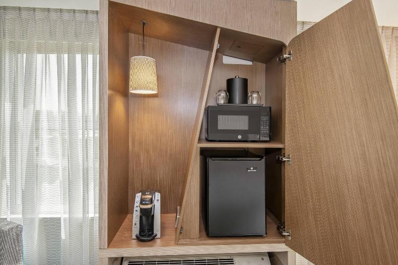 Люкс Кровать Кинг, Courtyard By Marriott Raleigh Cary/parkside Town Commons