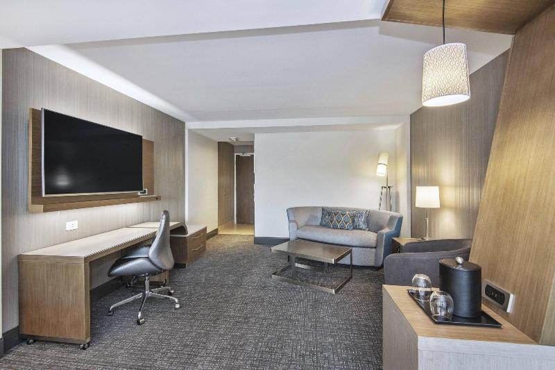 Люкс Кровать Кинг, Courtyard By Marriott Raleigh Cary/parkside Town Commons