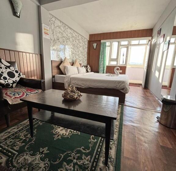 Номер Стандарт, Hideout Backpackers Hostel